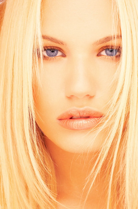 Blondierte haare hellblond färben