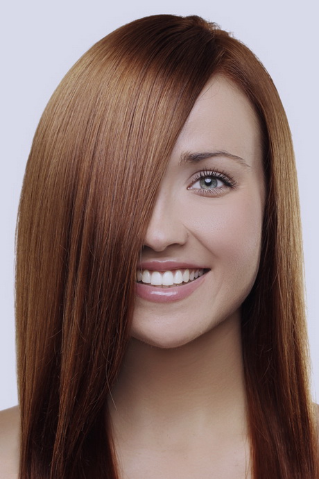 Zu einem olivfarbenen oder dunklen Teint passen braune Haare in warmen ...  width=