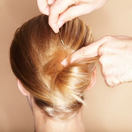 Einfache hochsteckfrisuren lange haare