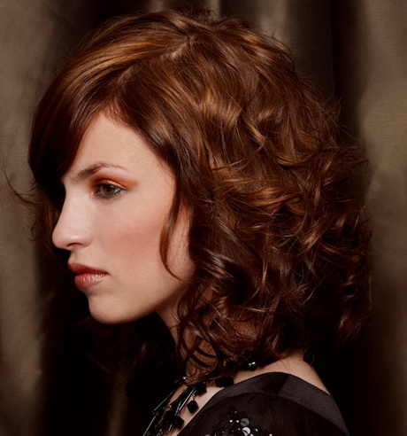 Locken frisuren mittellang