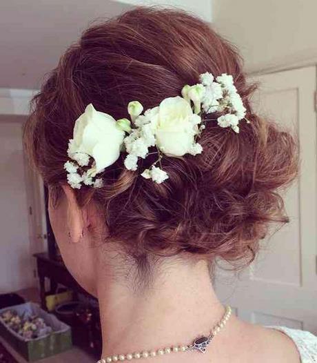 Blumen haare hochzeit