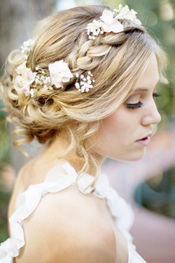 Blumen haare hochzeit