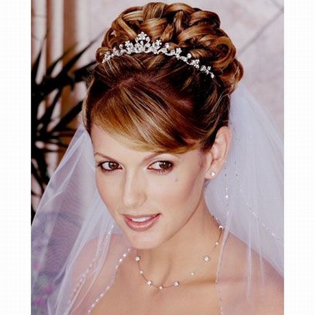 Braut hochsteckfrisuren mit diadem