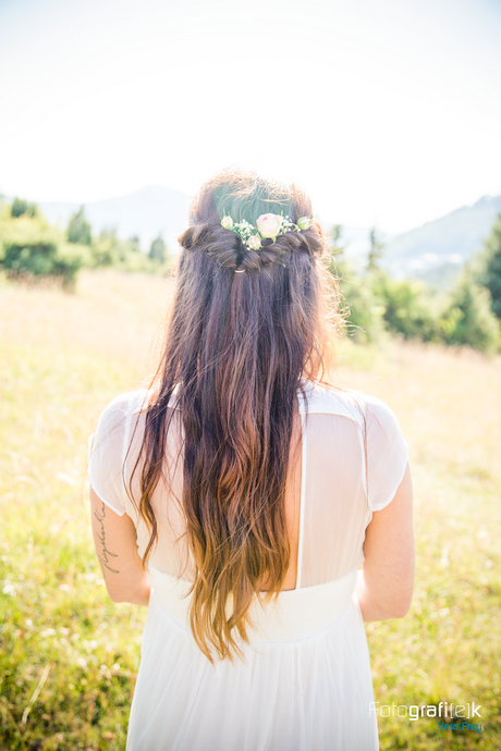 Brautfrisur offen blumen