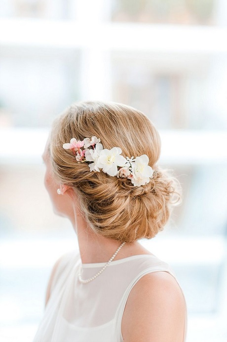 Frisuren hochzeit hochgesteckt