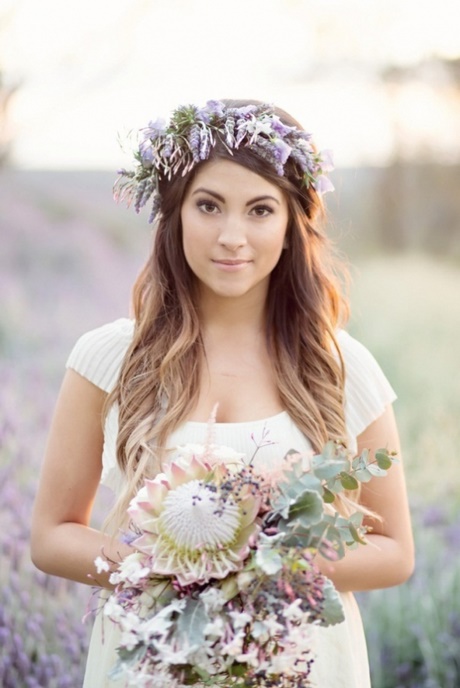 Hochzeitsfrisuren mit blumenkranz