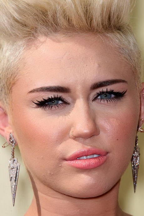 Miley Cyrus Make-up - Bilder - Mädchen.de. augenbrauen : Portrait pf junge ...