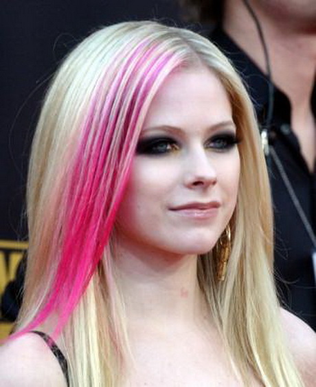 Blonde haare mit pinken strähnen