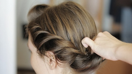 Einfache ballfrisuren für lange haare