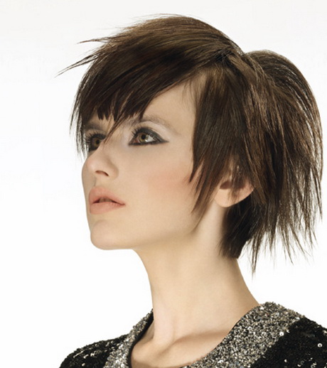 Feather Bob Style: frecher Kurzhaarschnitt (Bild: L’Oréal Professionnel). 