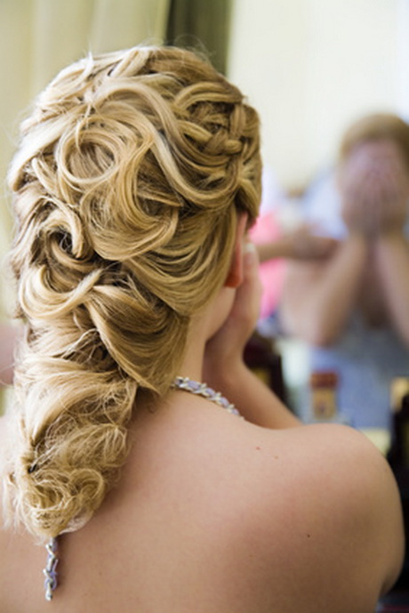 Hochsteckfrisuren anleitung mit locken