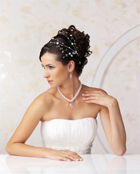 Hochsteckfrisuren hochzeit mit diadem