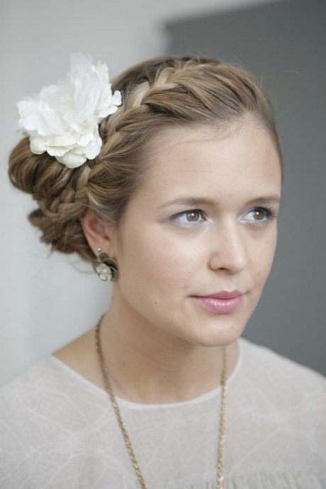 Hochsteckfrisuren mit blumen