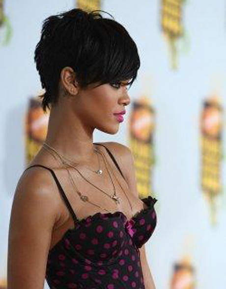 Rihanna kurze haare