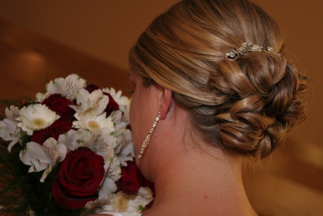 Einfache hochsteckfrisuren mittellange haare