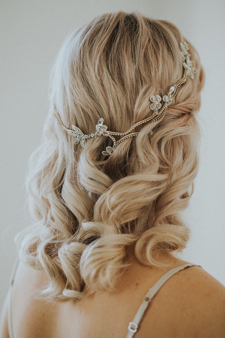 Brautfrisuren trends 2021