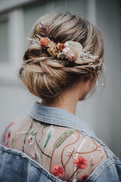 Hochzeit frisuren 2023 lange haare