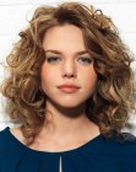 Frisuren mit locken schulterlang