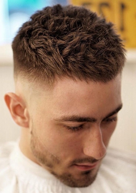 Männliche frisuren 2022