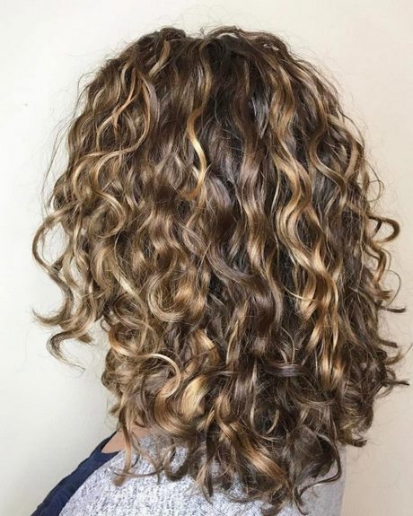 Trendfrisuren 2022 locken