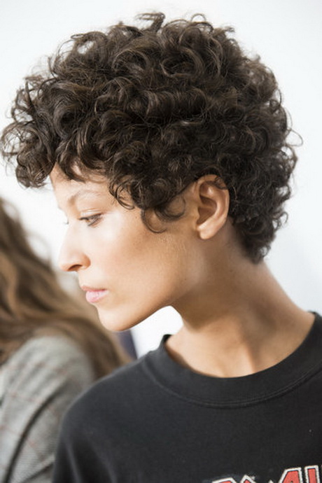 Frisuren für locken 2016