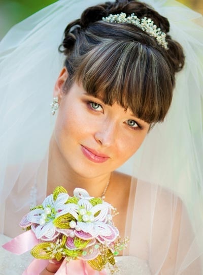 Hochsteckfrisuren mit pony hochzeit