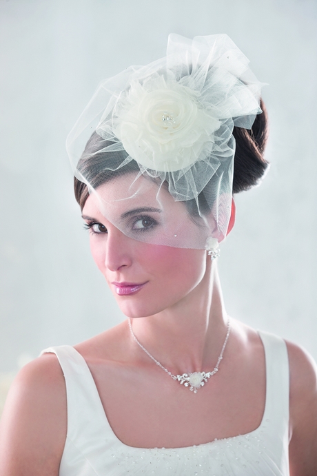 Brautfrisur fascinator