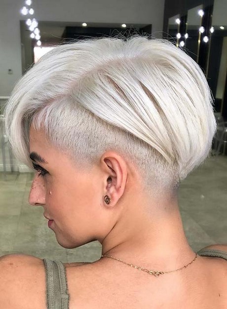 Sidecut frau kurze haare stylen