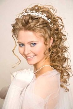 Brautfrisuren halboffen mit diadem