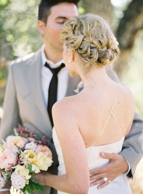 Brautfrisuren mit blumen und schleier