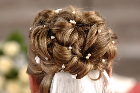 Brautfrisuren schleier hochgesteckt