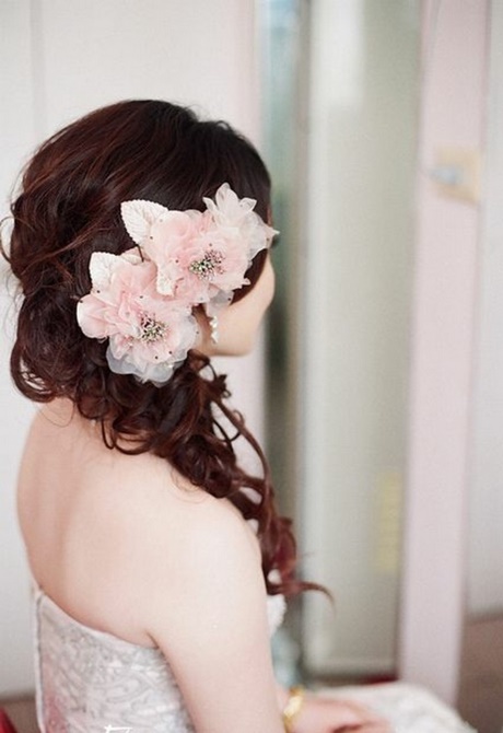 Frisur hochzeit seitlich