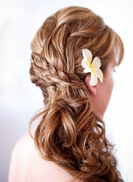 Frisur hochzeit seitlich
