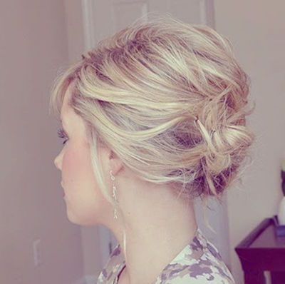 Hochsteckfrisur locken kurze haare