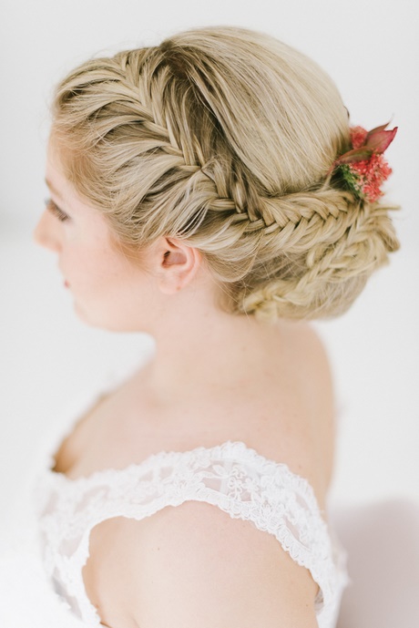 Hochzeitsfrisuren mit echten blumen