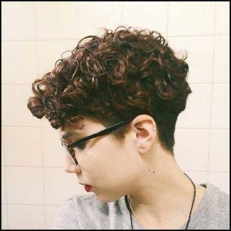 Frisuren kurze lockige haare
