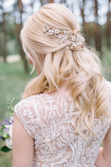 Halboffene haare hochzeit