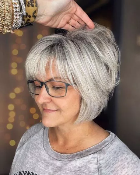Frisuren für ältere damen mit brille