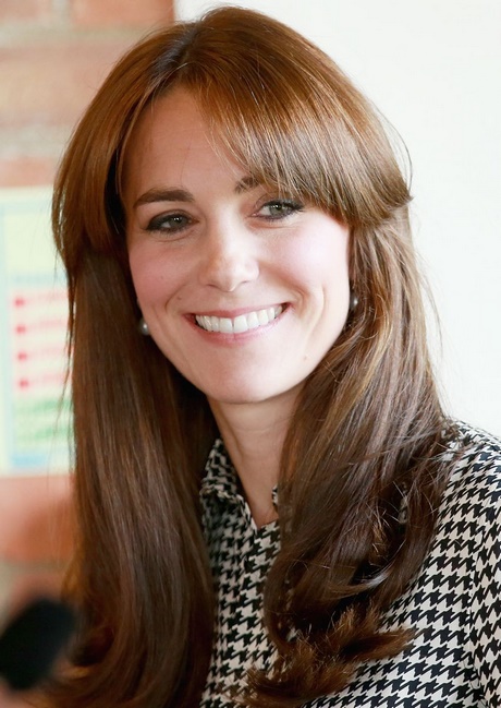 Die 34 Besten Ideen Zu Langer Pony In 2021 Frisuren