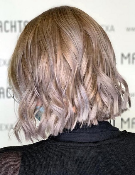 Haare mittellang blond