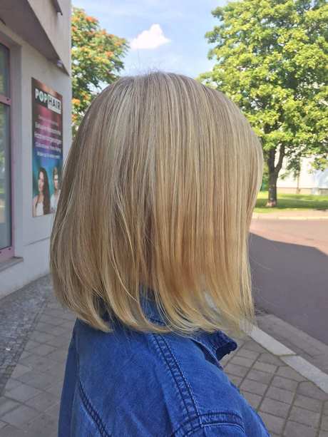 Long bob blond mit pony