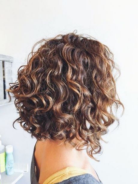 Long bob mit locken und pony