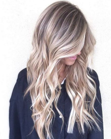 Blonde haare frisuren 2023