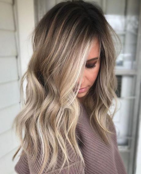 Blonde haare trends 2023