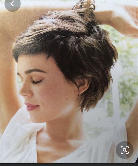 Kurzhaarfrisuren 2023 mit brille