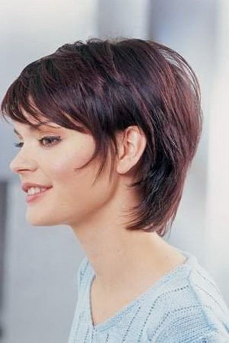 Kurzhaarfrisuren 2023 mit brille